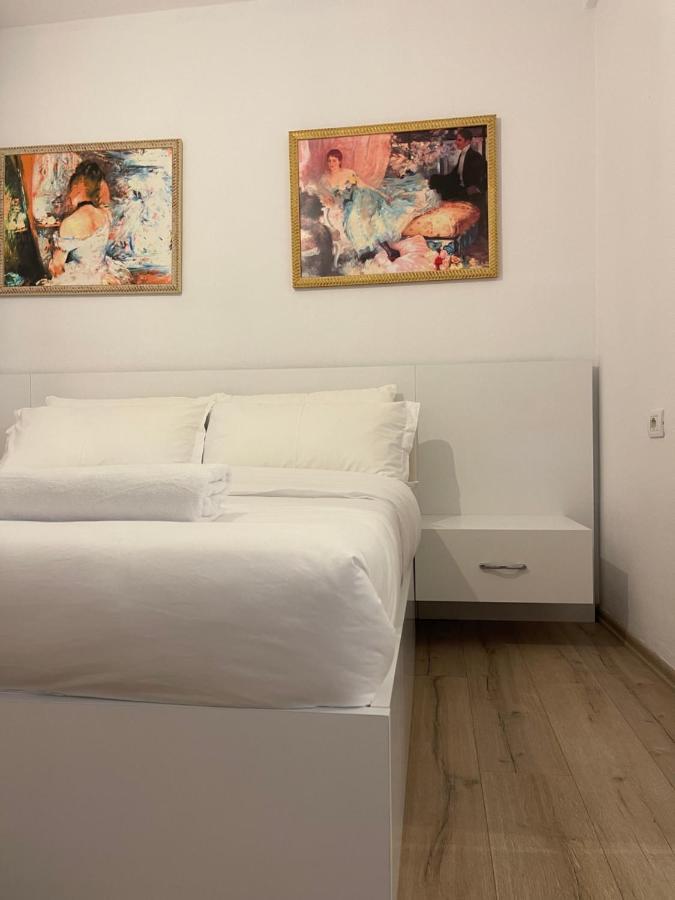 Apartment In The New Bazaar Of Tirana - Hana Blu ภายนอก รูปภาพ
